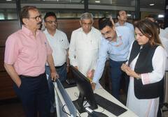 हालात बिगड़ता देख MCD ने जारी किए कंट्रोल रूम नंबर, लोग इमरजेंसी में फोन कर दर्ज करा सकते हैं शिकायत