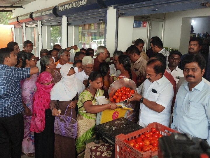 Tomato price: சேலம் மாநகரில்  15 நியாய விலை கடைகளில் தக்காளி விற்பனை தொடக்கம்