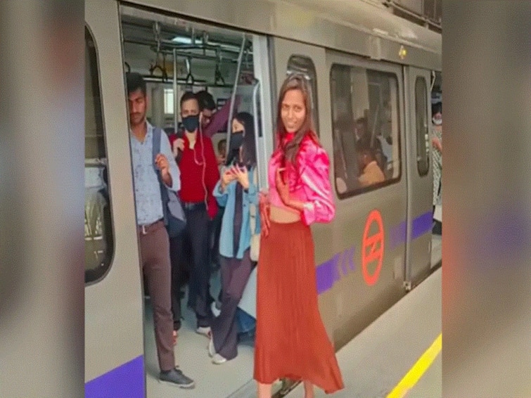 Video Of Influencer Dancing Inside Delhi Metro Goes Viral Irks Netizens Video Of Influencer Dancing Inside Delhi Metro Goes Viral, Irks Netizens