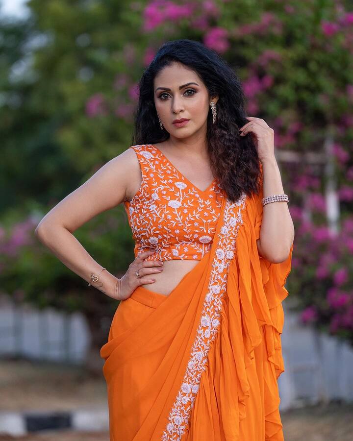 మొదట్లో కొన్ని సినిమాలు హిట్ సాధించాయి. తర్వాత కాలంలో అంత పెద్ద హిట్స్ ఈమే ఖాతాలో లేవు