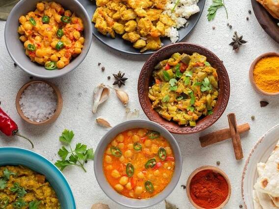 Corn Curry Recipe: बरसात में खाना है कुछ चटपटा तो ब्रंच में बनाएं यह स्पेशल कॉर्न करी डिश