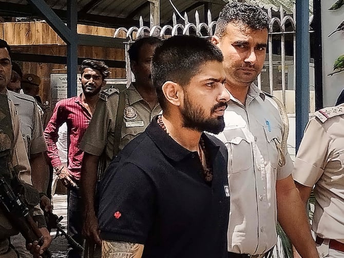 Gangster Lawrence Bishnoi Admitted To Hospital Due To Health Deteriorated  Medical College In Faridkot | Lawrence Bishnoi: गैंगस्टर लॉरेंस बिश्नोई की  बिगड़ी तबीयत, अस्पताल में हुआ भर्ती, जानें ...