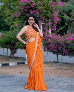 అందాల సదా, పసుపు చీరలో భలే బాగుంది కదూ!