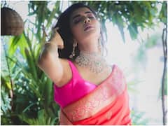 Lakshmi Manchu Saree Pics : ఆరు గజాల చీరలో లక్ష్మీ మంచు - కళ్ళు మూసింది అందుకేనట!