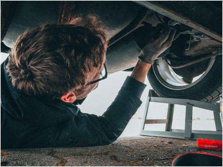 Car Maintenance Tips See some useful tips to maintain your car always like new  Car Maintenance Tips: अपनी गाड़ी को रखना है हमेशा मेंटेन, तो अपनाएं ये 5 आसान तरीके