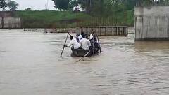 Bhandara : भंडाऱ्यात विद्यार्थ्यांचा नावेतून जीवघेणा प्रवास