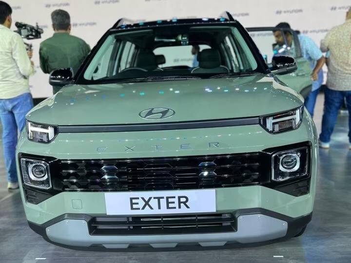 एक्स्टरची सुरुवातीची शोरूम किंमत 6 लाख पासून सुरु होते ती 7.97 लाखांपर्यंत आहे. तसेच, या कारची स्पर्धा टाटा पंचशी होणार आहे.