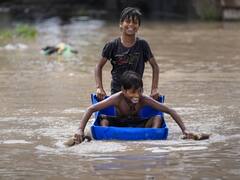 Delhi Rains: तस्वीरों में देखें यमुना नदी का जलस्तर बढ़ने के बाद कैसे हैं दिल्ली के हालात?