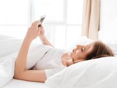 खुद को आराम देने के लिए कहीं आप भी तो नहीं कर रहे बेड रोटिंग...जान लीजिए इसके नुकसान