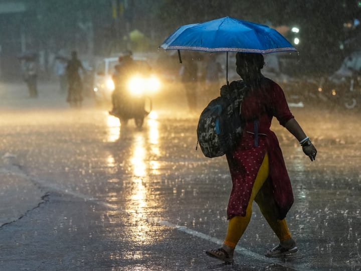 Chennai rains Tamil Nadu WATCH: Several Parts Of Chennai Experiences Overnight Rains WATCH: Several Parts Of Chennai Experience Overnight Rains