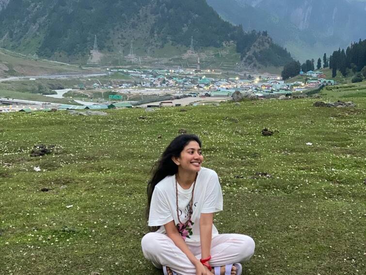 truth behinds the viral photo related to actress Sai Pallavi's wedding dont spread rumours Sai Pallavi: என்னது.. சாய் பல்லவிக்கு கல்யாணம் முடிஞ்சுதா? இணையத்தில் ட்ரெண்டாகும் புகைப்படம்.. உண்மை என்ன?