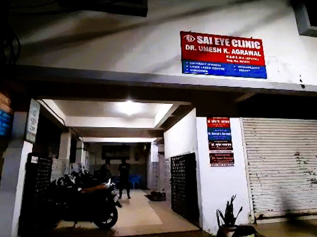 Chandrapur News : चंद्रपुरातील प्रसिद्ध नेत्ररोगतज्ज्ञाचा स्वतःच्या रुग्णालयातच आढळला मृतदेह Chandrapur News dead body of a famous ophthalmologist in Chandrapur was found in his own hospital Chandrapur News : चंद्रपुरातील प्रसिद्ध नेत्ररोगतज्ज्ञाचा स्वतःच्या रुग्णालयातच आढळला मृतदेह