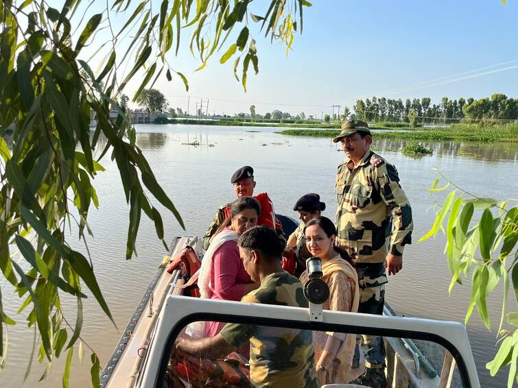 1.25 lakh cusecs of water released from Hussainiwala head works ਹੁਸੈਨੀਵਾਲਾ ਹੈਡ ਵਰਕਸ ਤੋਂ 1.25 ਲੱਖ ਕਿਉਸਿਕ ਪਾਣੀ ਛੱਡਿਆ, ਪਿੰਡਾਂ 'ਚ ਅਲਰਟ, ਹੜ੍ਹ ਵਾਲੀ ਬਣ ਸਕਦੀ ਸਥਿਤੀ