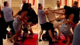 Viral Video: ਫਾਈਵ ਸਟਾਰ ਹੋਟਲ 'ਚ ਔਰਤਾਂ ਵਿਚਾਲੇ ਹੋਈ ਲੜਾਈ, ਲੜਾਈ ਦਾ ਅੰਦਾਜ਼ ਦੇਖ ਕੇ ਯਾਦ ਆ ਜਾਵੇਗਾ ਰਾਇਲ ਰੰਬਲ