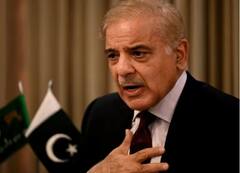 पाकिस्तान के PM शहबाज शरीफ से पत्रकार ने पूछा ऐसा सवाल कि गंवानी पड़ गई नौकरी