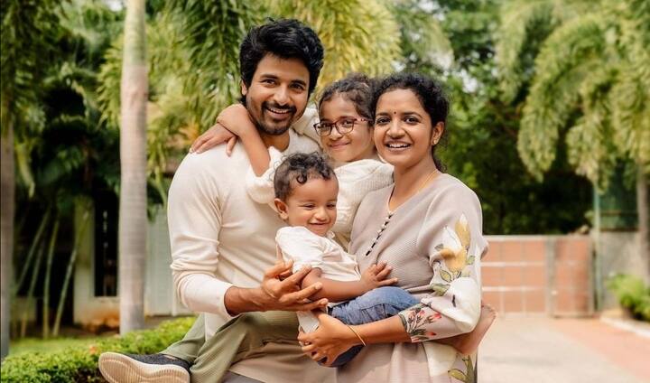 இதனை தொடர்ந்து கடந்த ஆண்டு ஜூலை 12ம் தேதி இவர்கள் இருவருக்கும் ஆண் குழந்தை பிறந்தது. தன் தந்தையின் நினைவாக பிறந்த மகனுக்கு குகன் தாஸ் என்று பெயர் சூட்டினார் சிவா.