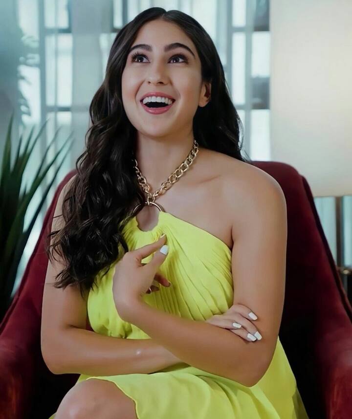 इस बात का सबूत अक्सर उनके सोशल मीडिया अकाउंट पर देखने को मिलता है. जहां वो फैंस के साथ लगातार अपनी लाइफ की अपडेट शेयर करती हैं. लेकिन आज हम आपको सारा की लाइफ का वो किस्सा बता रहे हैं जब उन्हें अपनी मस्तीखोरी की वजह से स्कूल में काफी डांट खानी पड़ी थी.