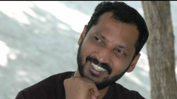 சிறுவயதில் தனது தாயை இழந்து தவித்த முத்துக்குமாரின் தனிமையை புத்தகங்கள் போக்கியது.