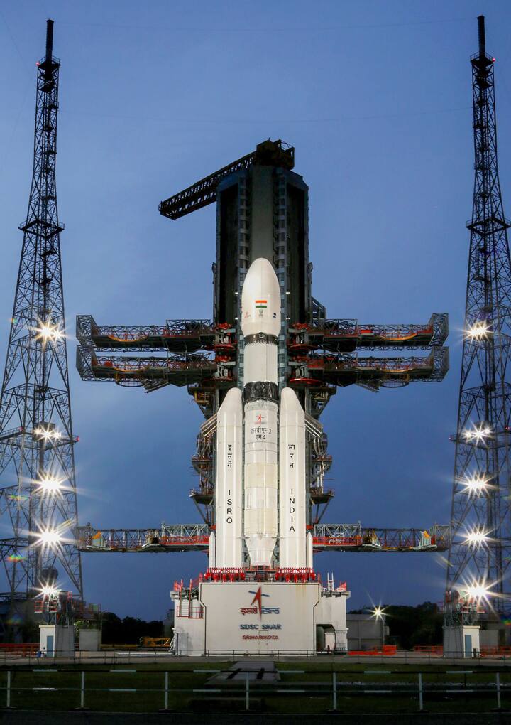 মুম্বইয়ে গোদরেজ এরোস্পেসে ISRO-এর এই অভিযানের জন্য প্রয়োজনীয় যন্ত্রাংশ তৈরি করা হয়েছে।