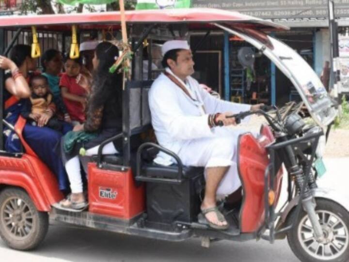 Chhattisgarh: राहुल गांधी के समर्थन हुई मौन सत्याग्रह में ई-रिक्शा से पहुंचे कांग्रेस विधायक, CM ने क्या कहा? Chhattisgarh Congress support Rahul Gandhi and Silent Satyagraha in Raipur ann Chhattisgarh: राहुल गांधी के समर्थन हुई मौन सत्याग्रह में ई-रिक्शा से पहुंचे कांग्रेस विधायक, CM ने क्या कहा?