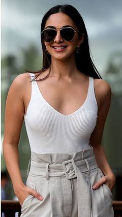Kiara Advani ने White Outfit में ढाया कहर, Smile करती हुई आईं नजर