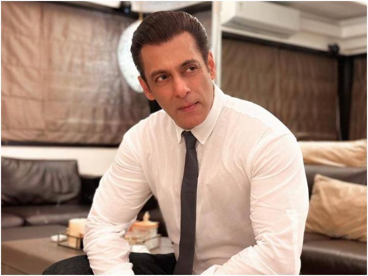 Salman Khan: सलमान खान बॉलीवुड के सुपरस्टार हैं और सबसे ज्यादा चर्चा में भी रहते हैं. वहीं एक बेहद फेमस एक्ट्रेस ने एक बार खुलासा किया था कि सलमान खान उनके घर देर रात आते थे और खूब ड्रिंक करते थे.