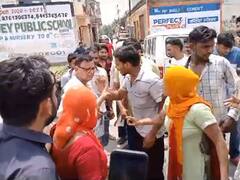 अलीगढ़: जलभराव का जायजा लेने पहुंचे जल निगम के जीएम, स्थानीय लोगों ने मार पीटकर फाड़े कपड़े