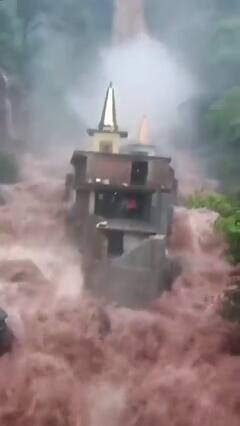 Panchvaktra Temple Viral Video | వరదల ధాటికి తట్టుకుని నిలబడుతున్న ఆలయాలు | ABP Desam