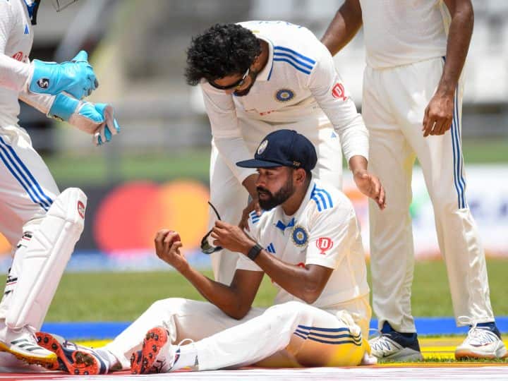IND vs WI Mohammed Siraj catch Jermaine Blackwood Wicket Ravindra Jadeja Dominica 1st Test Watch: मोहम्मद सिराज ने हवा में उछलकर पकड़ा कैच, वीडियो देख आप भी करेंगे तारीफ