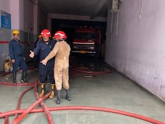 मायापुरी फेज 1 में एक ऑटोमोबाइल शोरूम सर्विस सेंटर में लगी आग, दमकल की 20 गाड़ियां मौके पर मौजूद