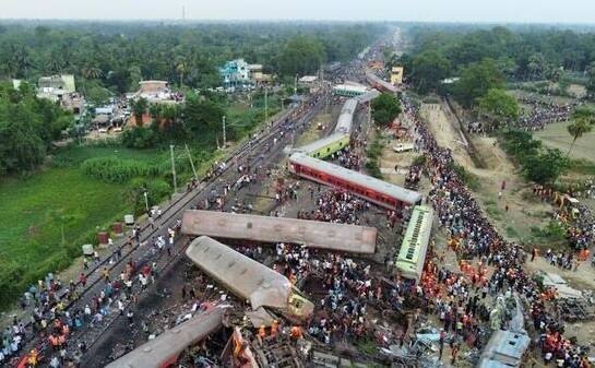 Odisha Train Accident : 7 Railway Employees Suspended in Balasore Accident Case Odisha Train Accident : ઓડિશા ટ્રેન એક્સિડન્ટ કેસમાં સપાટો, 7 કર્મચારીઓ સસ્પેન્ડ