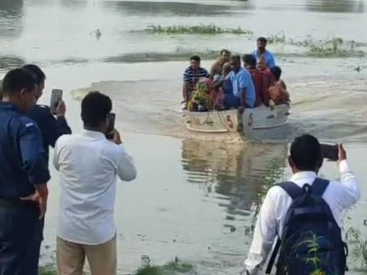 Delhi Yamuna Water Level: बारिश के बाद यमुना के जल स्तर से बढ़ी परेशानी, 35 किसानों को किया गया रेस्क्यू Delhi Yamuna water level increased CM Arvind Kejriwal government trouble after rains Ann Delhi Yamuna Water Level: बारिश के बाद यमुना के जल स्तर से बढ़ी परेशानी, 35 किसानों को किया गया रेस्क्यू