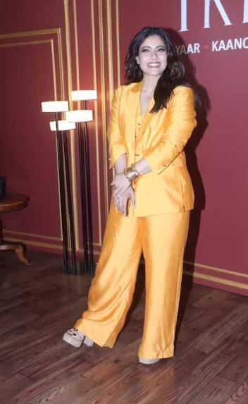 ਹਾਲਾਂਕਿ, ਬਾਅਦ ਵਿੱਚ ਆਪਣੇ ਗੁੱਸੇ ਨੂੰ ਇੱਕ ਪਾਸੇ ਰੱਖ ਕੇ ਕਾਜੋਲ ਦੁਬਾਰਾ ਪੋਜ਼ ਦੇਣ ਗਈ ਅਤੇ ਪੈਪਰਾਜ਼ੀ ਲਈ ਦੁਬਾਰਾ ਪੋਜ਼ ਦਿੱਤਾ।