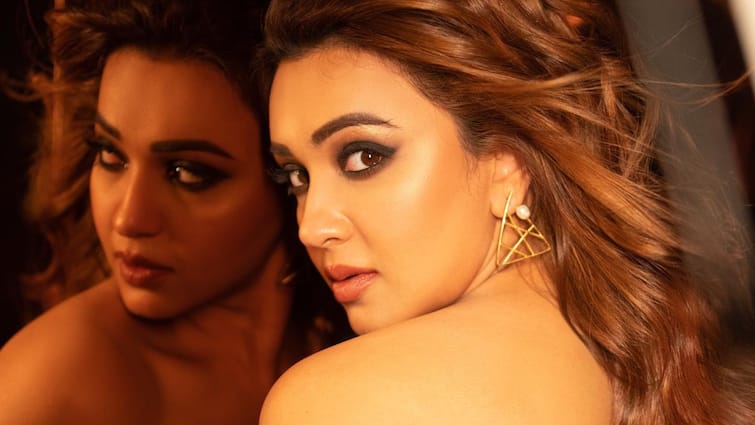 Kaushani Mukherjee: Actress kaushani Mukherjee shares new photo in social media know what netizen said Kaushani Mukherjee: কালো পোশাকে ফটোশ্যুট, কৌশানীকে দেখে মুগ্ধ অনুরাগীরা