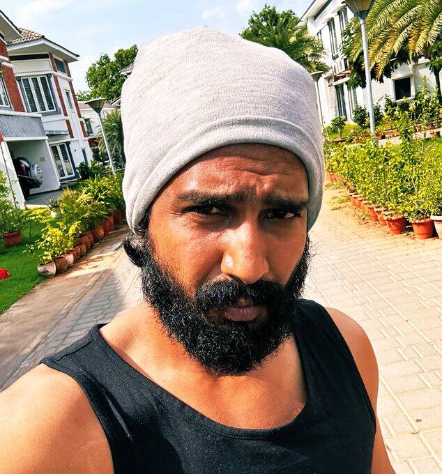 இந்நிலையில் விஷ்ணு விஷால், “என்னை நிறைய பேர் வளரவிடாமல் தடுக்க நினைகிறார்கள், ஆனால் நான் அதையெல்லாம் பொருட்படுத்த மாட்டேன் என்னுடைய பயணம் இன்னும் மிக சிறப்பாக இருக்கும் என்றும் ரஜினியுடன் நடிப்பதில் நான் பெருமை கொள்கிறேன்.” என ட்விட்டரில் பதிவிட்டு இருந்தார்.