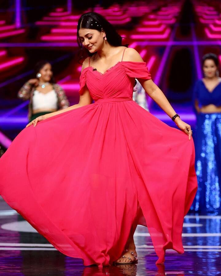 పింక్ గులాబీలా మెరిసిపోతున్న ఎన్నెన్నో జన్మలబంధం సీరియల్ హీరోయిన్ దేబ్ జాని మోదక్.  Image Credit: Deb jani modak/Instagram