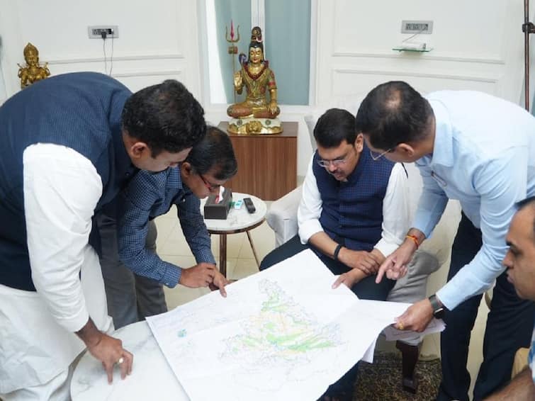 Maharashtra Deputy Chief Minister agree on Krishna-Bhima Sthirikaran project its helpful for drought affected area of Maharashtra मोठी बातमी! कृष्णा भीमा स्थिरीकरण प्रकल्पाला उपमुख्यमंत्री देवेंद्र फडणवीस यांचा हिरवा कंदील, दुष्काळी भागाला पाणी मिळणार