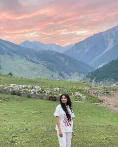 Sai Pallavi : ‘மலரே நின்னை காணாதிருந்நால்..’ இயற்கையின் அழகை ரசிக்கும் நடிகை சாய் பல்லவி!