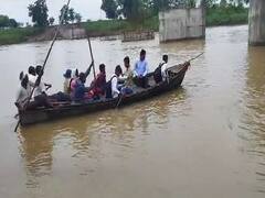 भंडाऱ्यात मुसळधार पाऊस, आवळी गावचा संपर्क तुटला; ग्रामस्थांसह विद्यार्थ्यांचा नावेतून जीवघेणा प्रवास