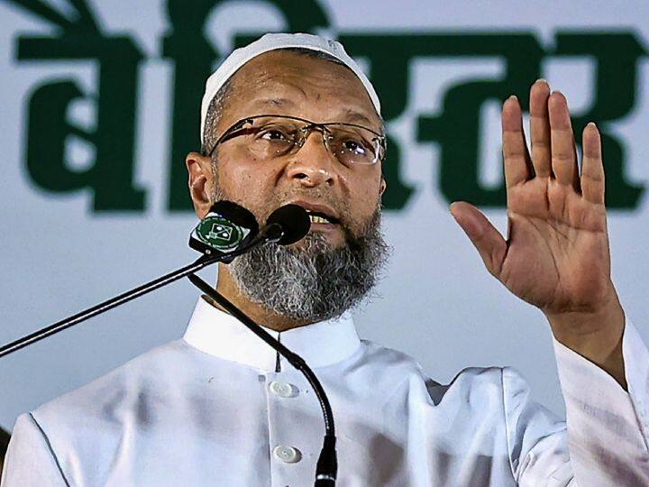 Asaduddin Owaisi On Seema Haider: पाकिस्तान से आई सीमा हैदर को लेकर असदुद्दीन ओवैसी बोले, 'यह लव जिहाद...' Asaduddin Owaisi On Seema Haider Uniform Civil Code Slams BJP PM Modi Amit Shah Asaduddin Owaisi On Seema Haider: पाकिस्तान से आई सीमा हैदर को लेकर असदुद्दीन ओवैसी बोले, 'यह लव जिहाद...'