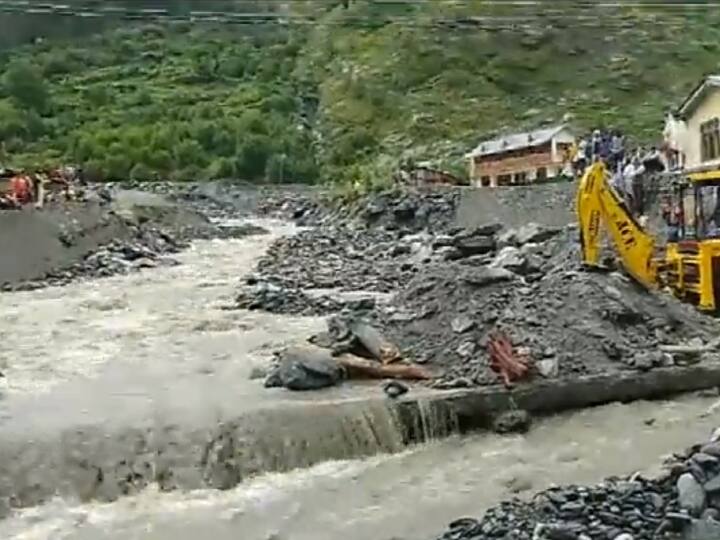 Uttarakhand Road washed Kheer Ganga swells in Dharali Gangotri National Highway Closed due to heavy rains Uttarakhand News: उत्तरकाशी में भारी बारिश जारी, खतरे के निशान से ऊपर गंगा का जलस्तर, गंगोत्रीधाम जाने पर रोक