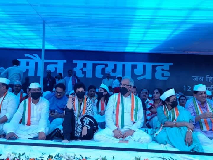 Chhattisgarh: राहुल गांधी के समर्थन में CM भूपेश बघेल का मौन व्रत, BJP ने कहा- 'ओबीसी विरोधी है कांग्रेस' Chhattisgarh raipur Bhupesh Baghel Joined Silent Satyagraha ann Chhattisgarh: राहुल गांधी के समर्थन में CM भूपेश बघेल का मौन व्रत, BJP ने कहा- 'ओबीसी विरोधी है कांग्रेस'