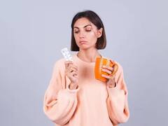 जेवणानंतर किती वेळाने औषधं घ्यावीत? आरोग्य तज्ज्ञांकडून योग्य सल्ला जाणून घ्या