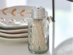 Kitchen Tips: पावसाळ्यात मीठ आणि साखेरला पाणी सुटतंय? तर हे टाळण्यासाठी फॉलो करा 'या' टिप्स