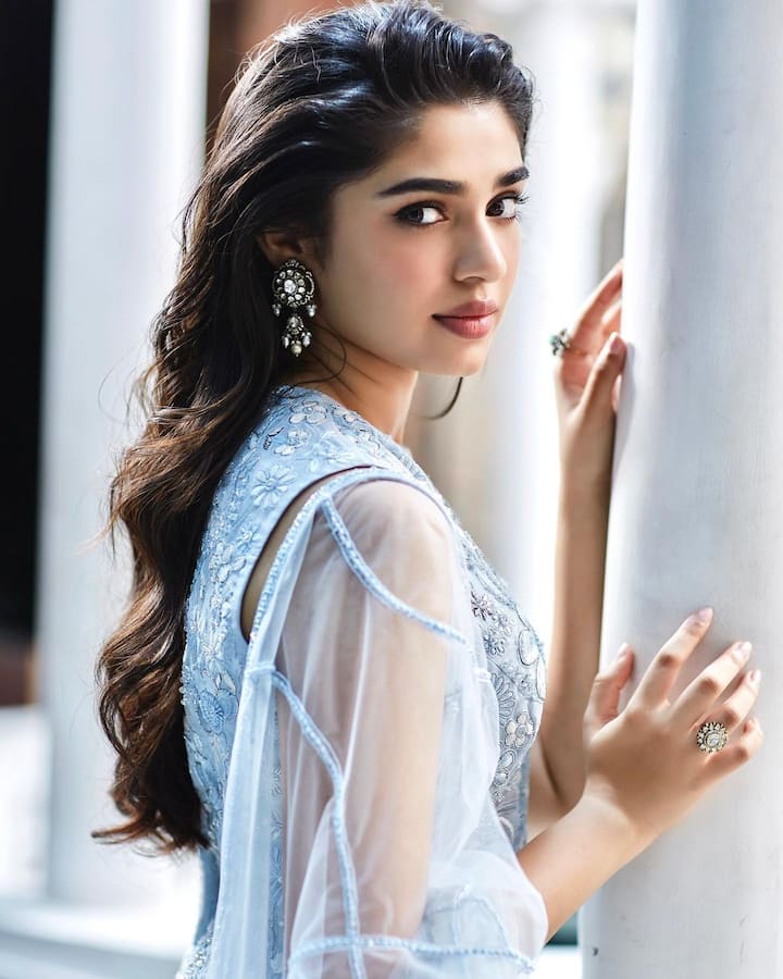 ‘ఉప్పెన‘, ‘శ్యామ్ సింగరాయ్‘, ‘బంగార్రాజు‘ సినిమాలతో హ్యాట్రిక్ హిట్స్ అందుకుంది.Photo Credit: Krithi Shetty/Instagram