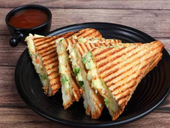 Aloo Masala Sandwich Recipe: इस सुहावने मौसम में शाम की चाय के साथ मिल जाए आलू सैंडविच, फिर क्या कहने...