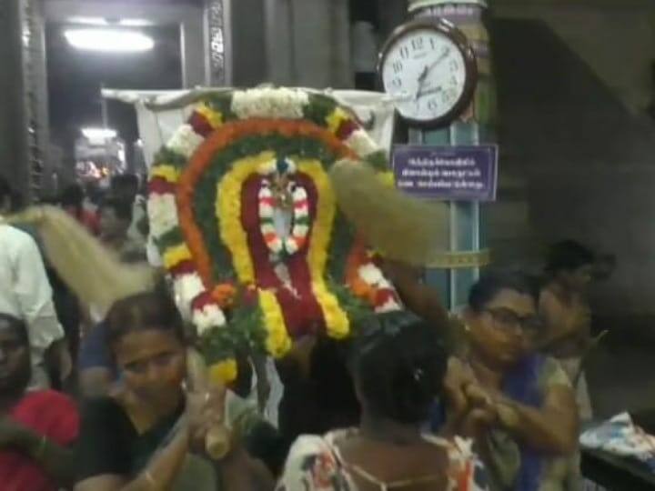 Karur Kalyana Pasupadeeswarar Temple Ayerkon Kalikama Nayanar Guru Pooja Ceremony TNN கரூர் கல்யாண பசுபதீஸ்வரர் ஆலயத்தில் ஏயர்கோன் கலிக்காம நாயனார் குருபூஜை விழா