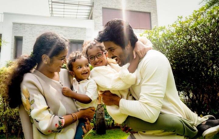 பின்னர் நடிகர் சிவகார்த்திகேயன் சொந்த தயாரிப்பில் உருவான ’கனா’ படத்தில் ’வாயாடி பெத்த புள்ள’ என்ற பாடலை சிவகார்த்திகேயனின் மகள் ஆராதனா பாடினார்.