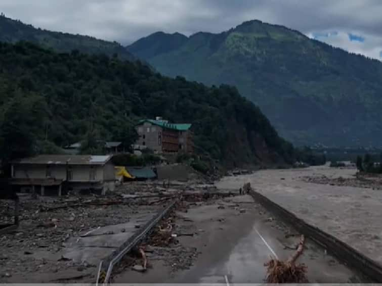 So far 100 people have died due to floods and landslides caused by continuous rains in northern states. Northern Rain: மழையின் கோரத்தாண்டவம்.. வெள்ளம் மற்றும் நிலச்சரிவில் சிக்கி 100 பேர் உயிரிழப்பு.. பீதியில் மக்கள்..