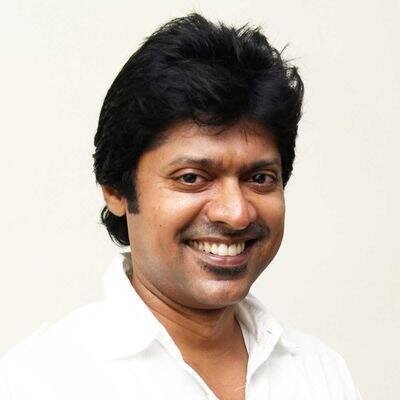 தடையற தாக்க தொடங்கி கலகத் தலைவன் வரை திரைப்படங்கள் இயக்கி, தன் தனித்துவ ஆக்ஷன் பாணி படங்களால் தமிழ் சினிமா ரசிகர்களை ஈர்த்தவர் இயக்குநர் மகிழ் திருமேனி.